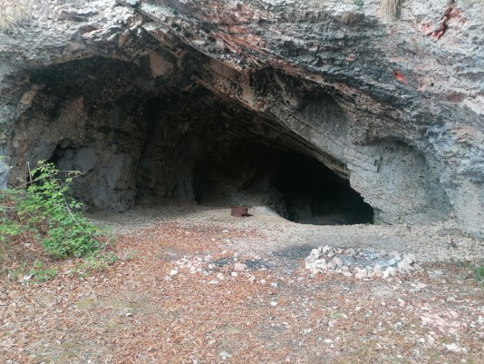 alla scoperta della grotta caverna