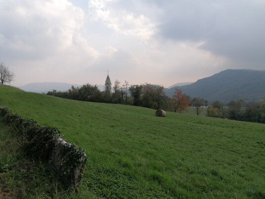 panorama spunta campanile vecchia chiesa Breonio