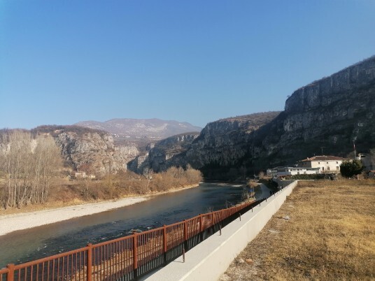 Adige a Volargne inizio ciclopedonale 