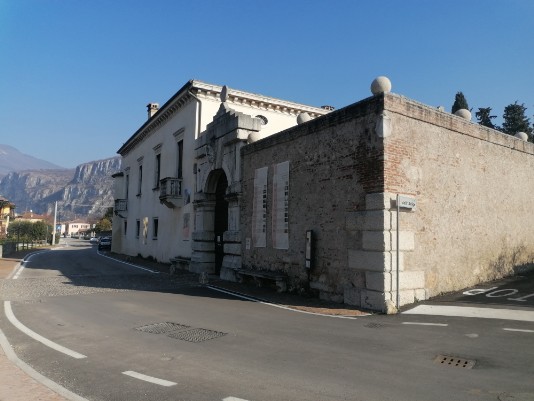  Villa del Bene e cipresso centenario