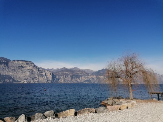 Porto di  Brenzone lungolago 