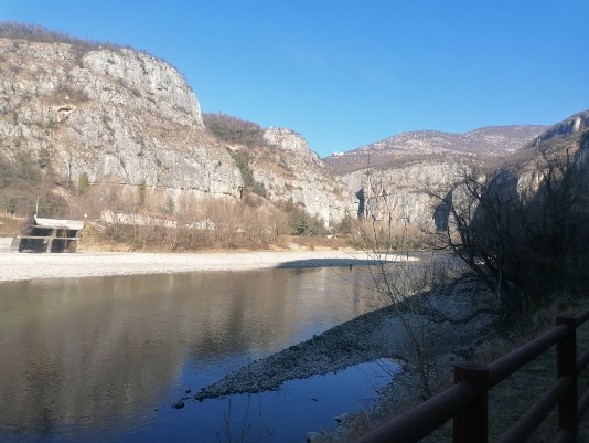 Adige da ciclopedonale Volargne