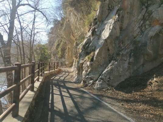 Rocce e acqua Adige