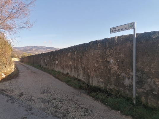 strada di Bonamico a Bure