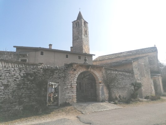 arco e vecchia chiesa Cavalo