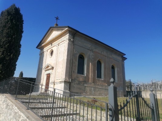 chiesa vicino a Badin