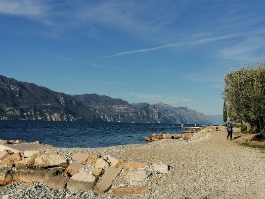 lungolago e ritorno a Torri del Benaco